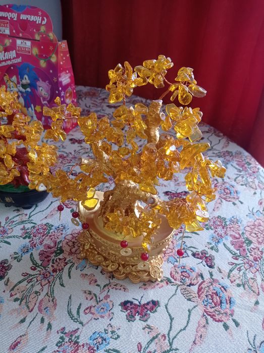 Сувенир денежное дерево с монетами.