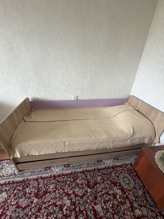 Кровать, продам срочно с матрасом