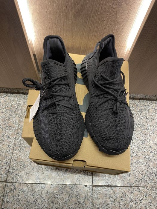 Yeezy Boost 350v2 Onyx Black 41
