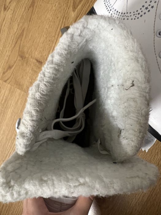 Продам коньки 35 размера