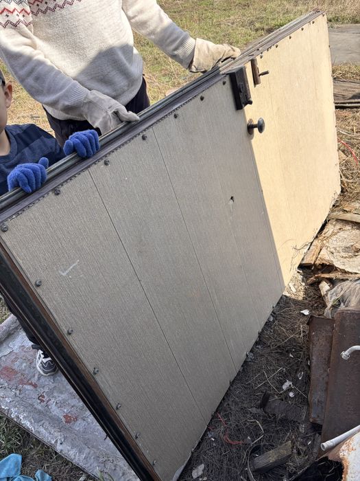 Продам 2 железных двери