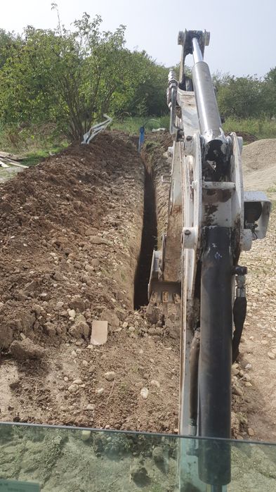 MiniExcavator pentru sapat  și picon / bobcat incarcator