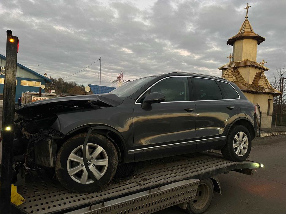 VW Touareg 3,0 tdi 2013 AVARIAT accept variante !