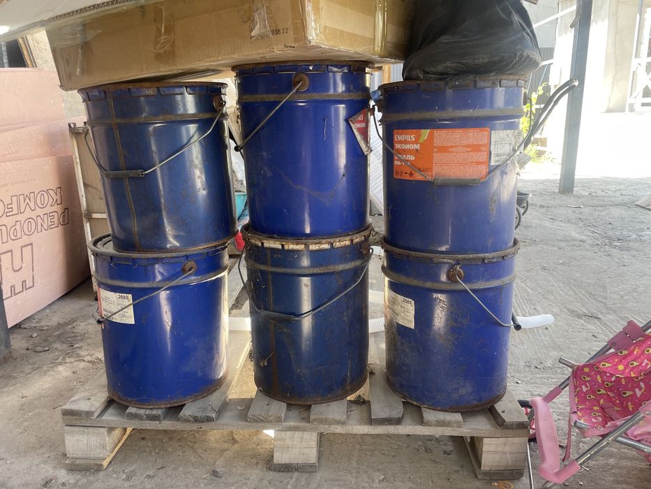 Краски черный голубой и желтый