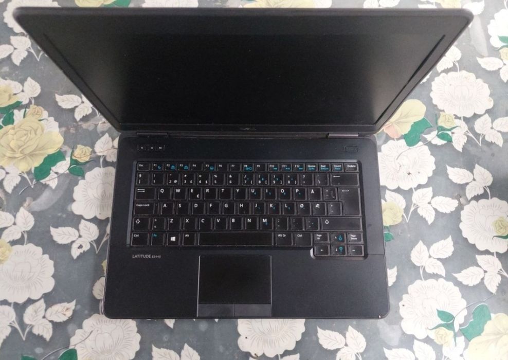 Laptop Dell Ĺatitude i3