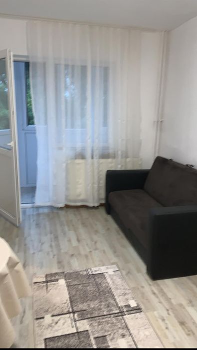 Închiriez garsoniera