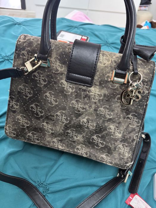 Дамска чанта Guess