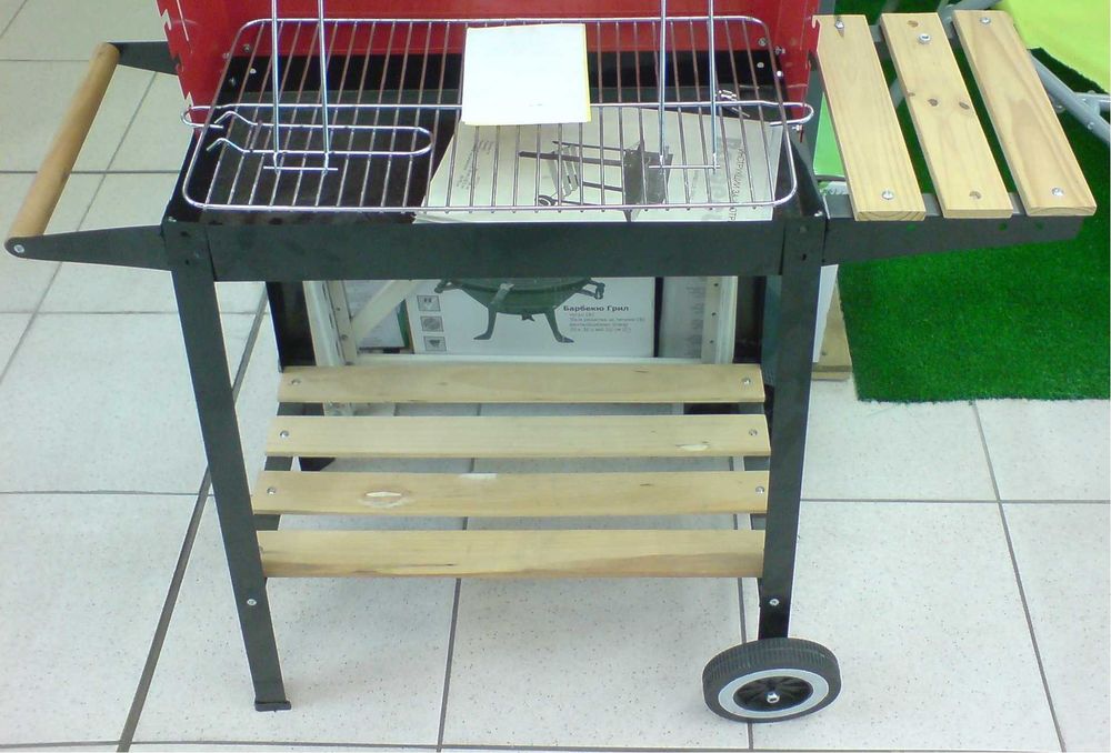 Скара, грил, барбекю на дървени въглища с поставкa дръжка и колелца.