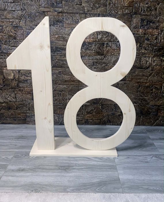 Cifra 18 din lemn