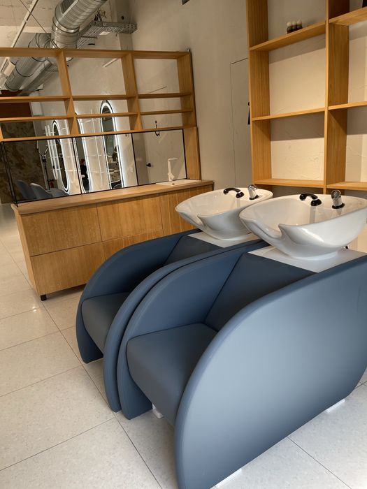 Vand 2 scaune coafor si 1 scafa CERIOTTI 10.000 lei