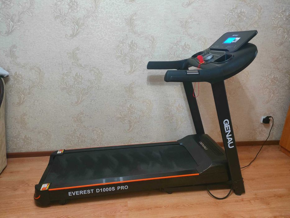 Профессиональная беговая дорожка Genau Everest D1000S PRO