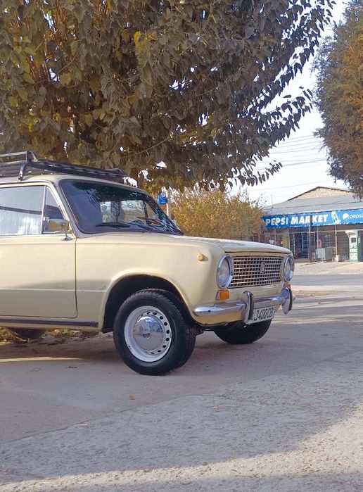 Vaz 2102 sotiladi