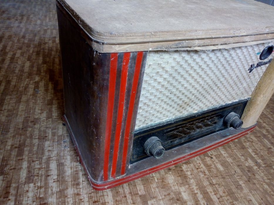 Ретро телевизори и радио