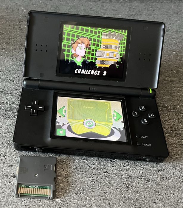 Consolă Nintendo  DS Lite + 8 jocuri
