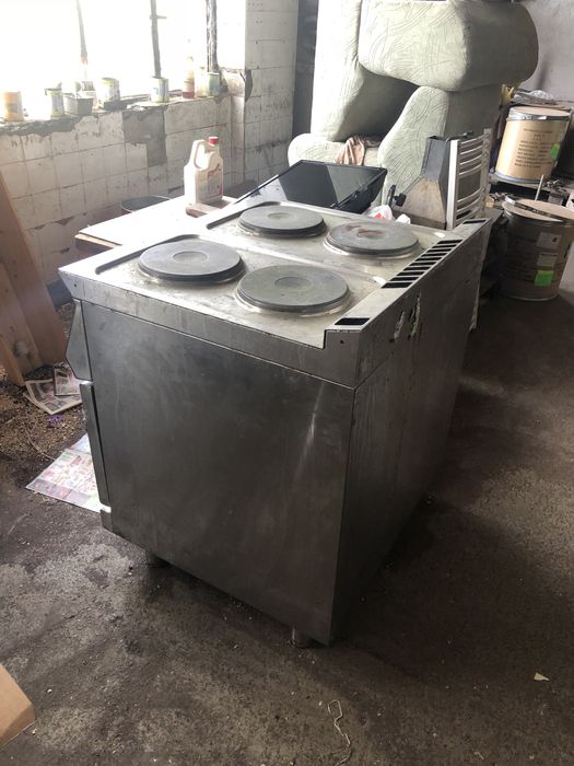 Професионална ел готварска печка,судена витрина