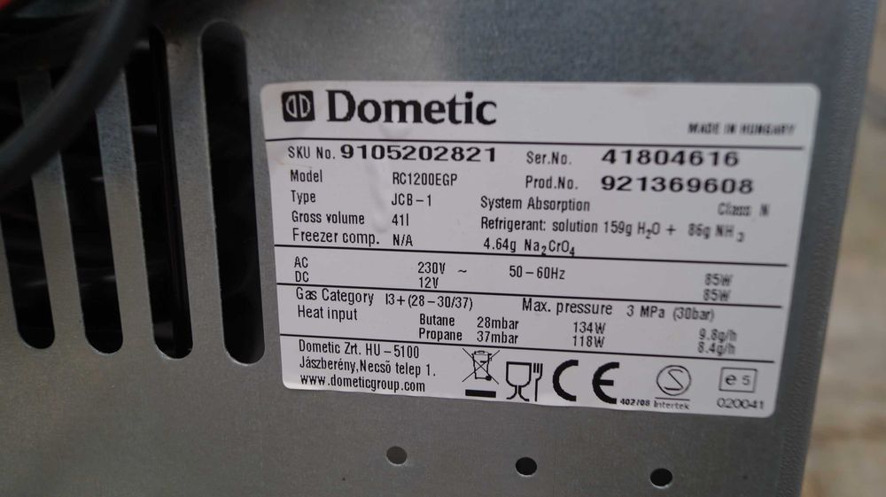 Мобилен хладилник за къмпинг - на ток или газ DOMETOC RC1200EGP