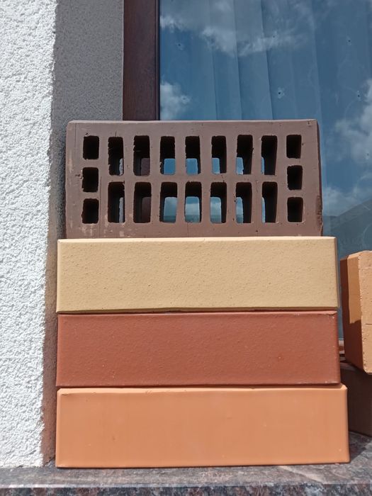 Vand caramida aparenta