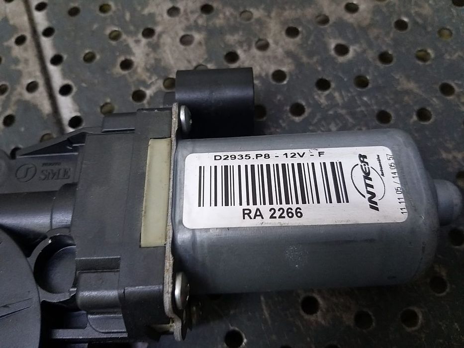 Motoras macara dreapta fata alfa romeo 159 939 d2935p8