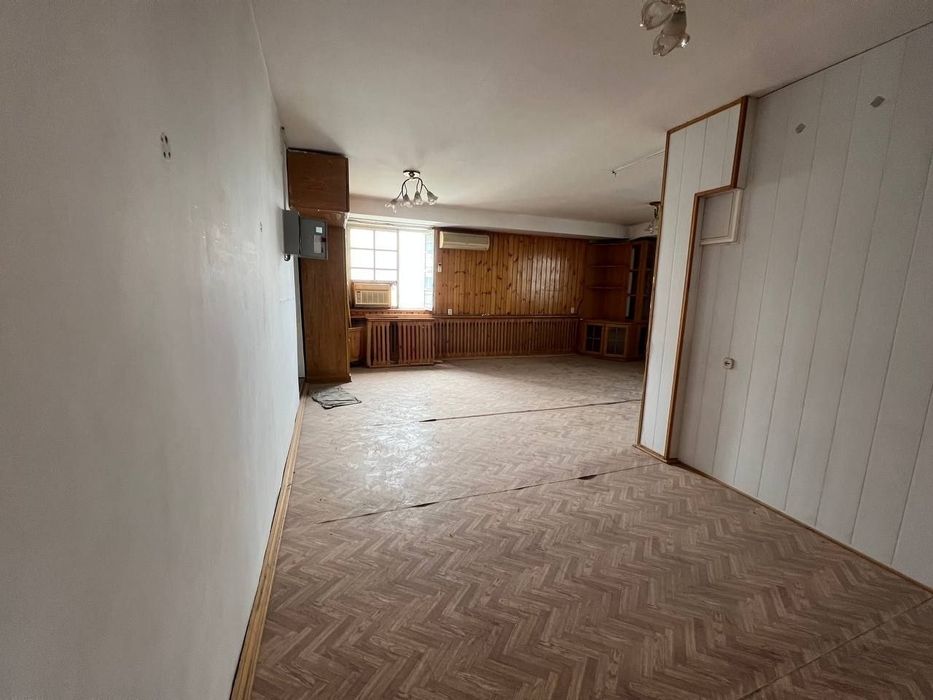 Дархан нежилое офисное помещение 124m2 сторона Акай Сити срочно!