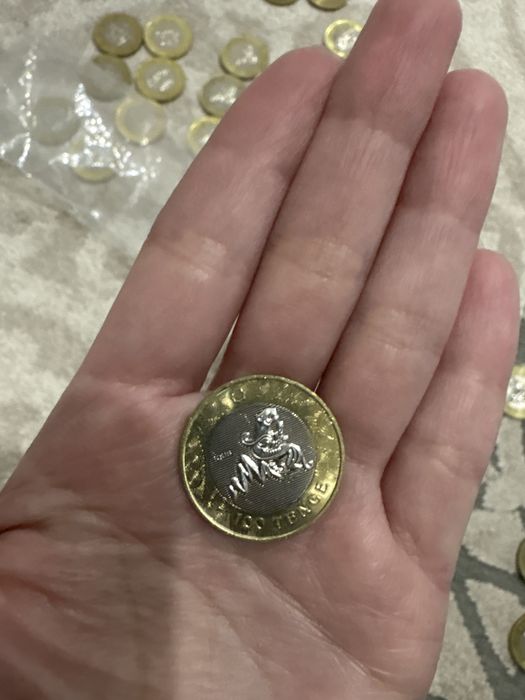 Монеты номиналом 100 тенге