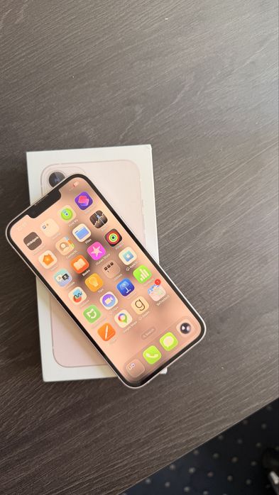 Розов iPhone 13 128 GB - отличен