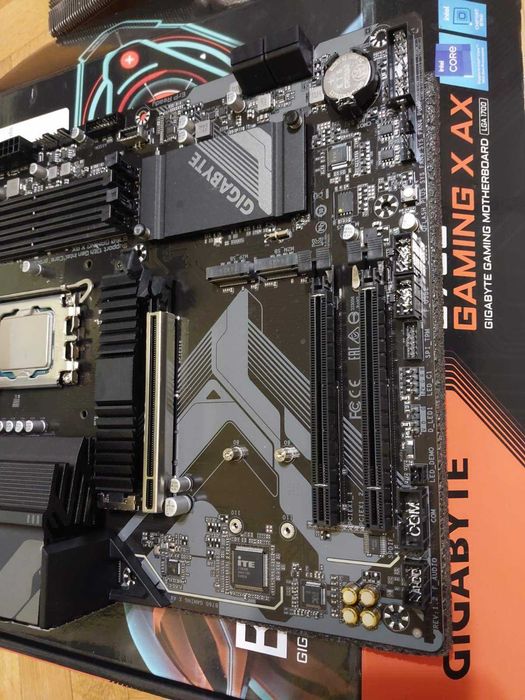 Intel Core i5 12600K + Gigabyte B760 Gaming X AX Wi-Fi DDR5