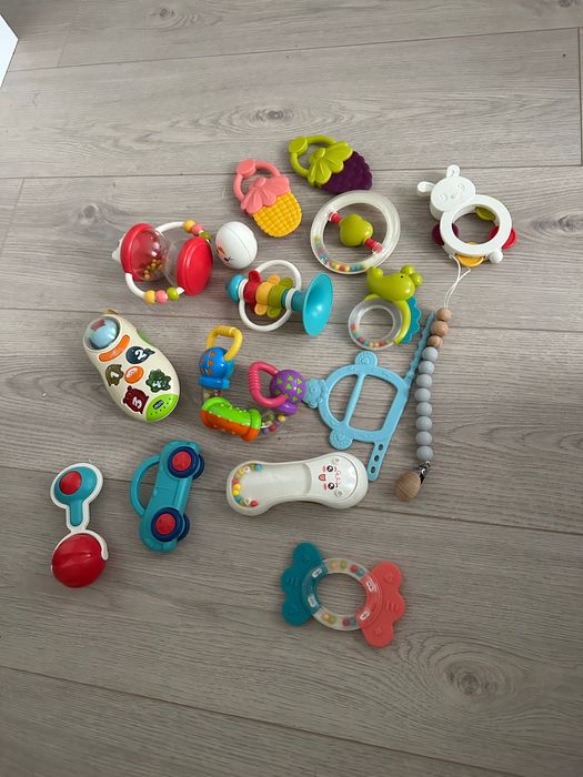 Игрушки для малышей погремушки развивающие носки браслеты