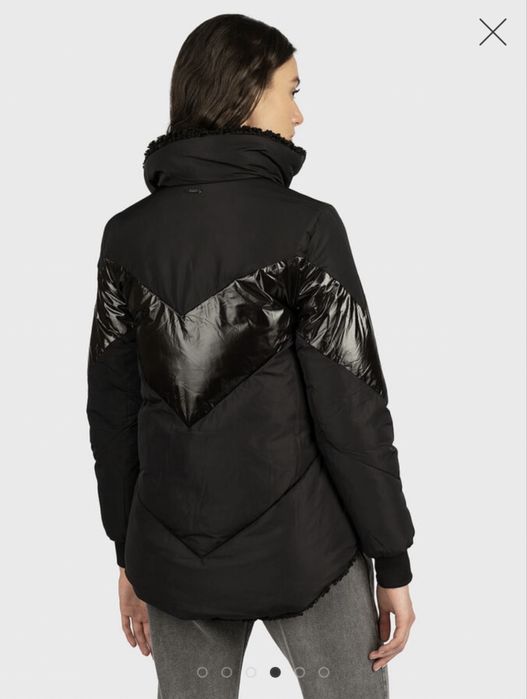 geaca iarna cu 2 fete Guess marimea XS300
