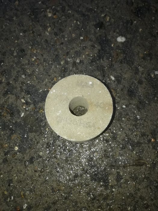 Шлифовальный камень круг 7 см 4 см диаметр под шкиф 2 см