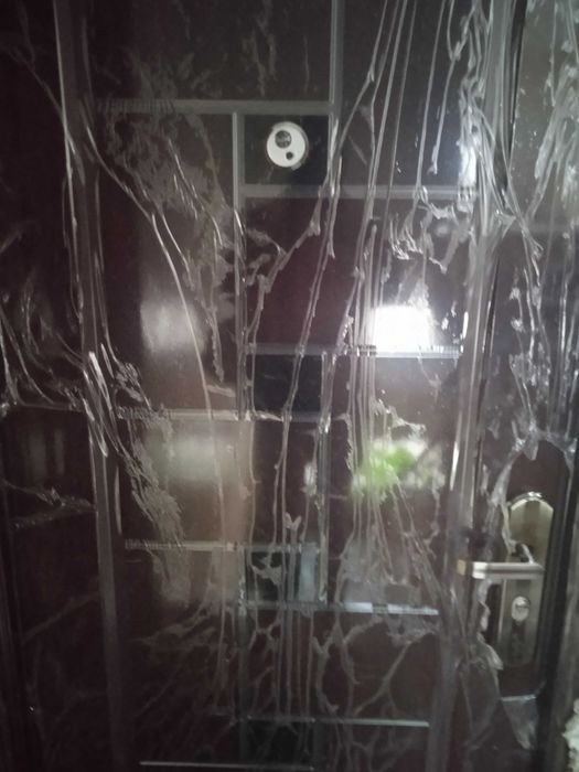 Usa metalica apartament