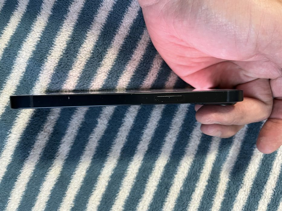 Продаю Айфон 13