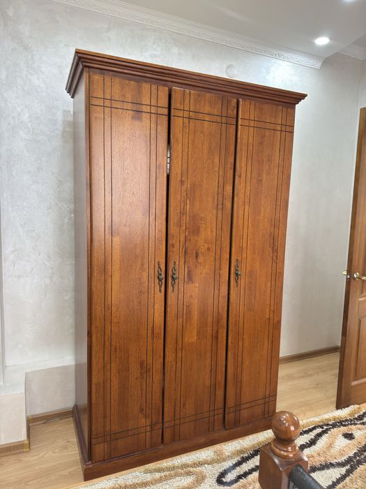 Продается Шкаф трехдверный