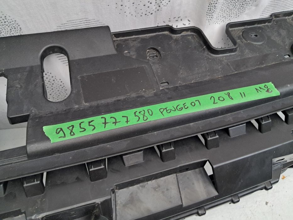 Решетка преден радиатор Peugeot 208/2