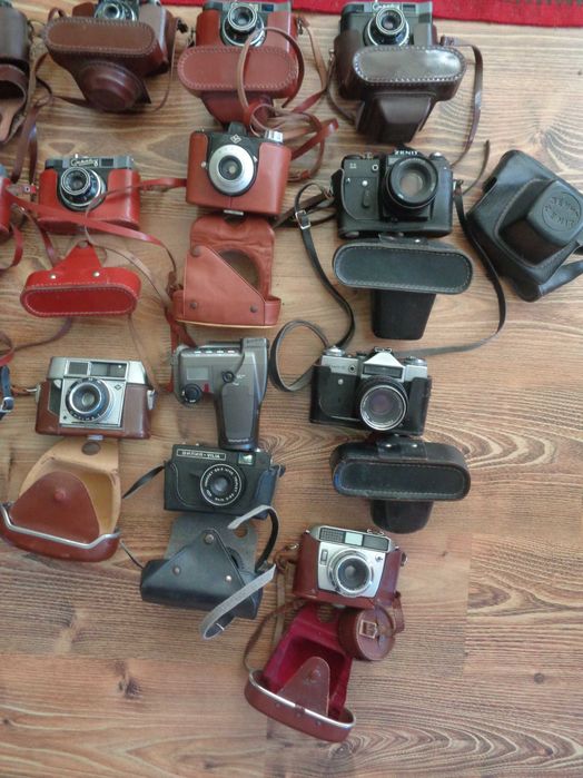 Продавам Голям лот от 14 бр. Ретро Фотоапарати (Zenit, Olympus, Agfa, Смяна 2, 4) + калъф