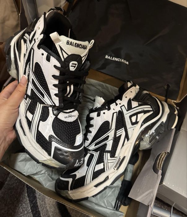 Маратонки………………..