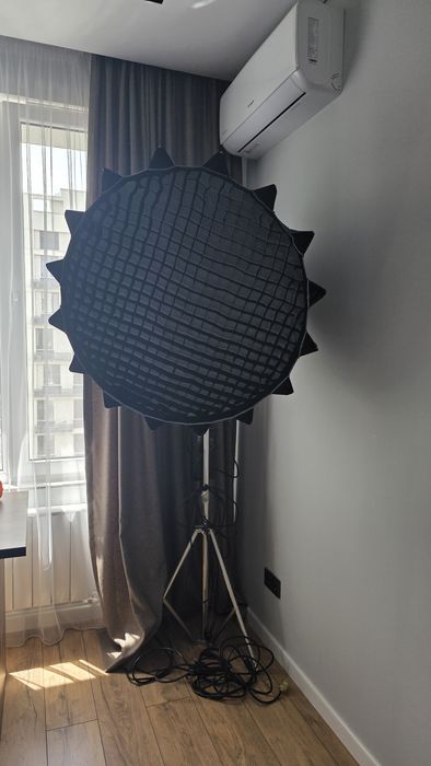 Профессиональный  студийный свет Aputure LS C120d II.