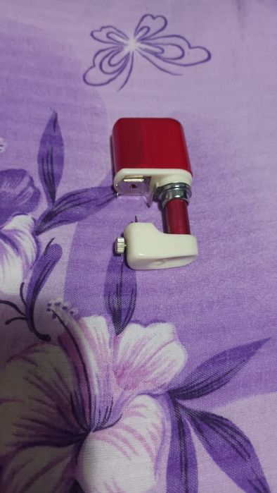 Mini masina de cusut