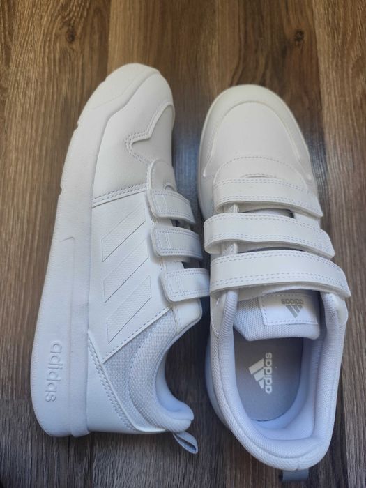 Нови оригинални маратонки Adidas Tensaur C