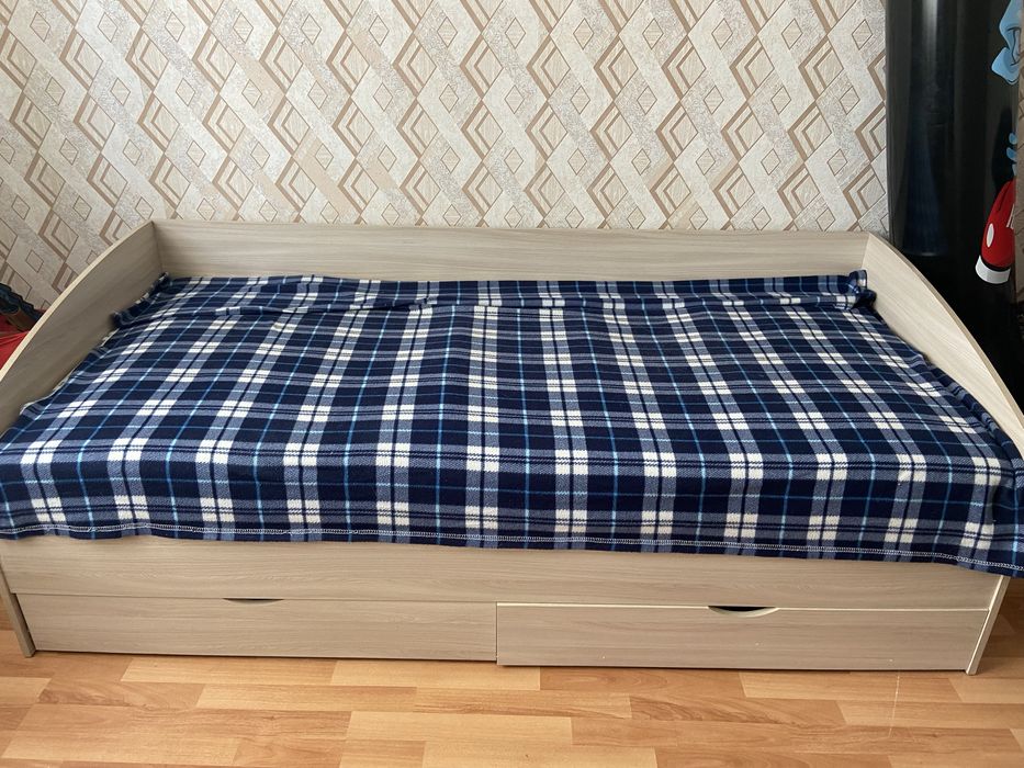 Кровать подростковую