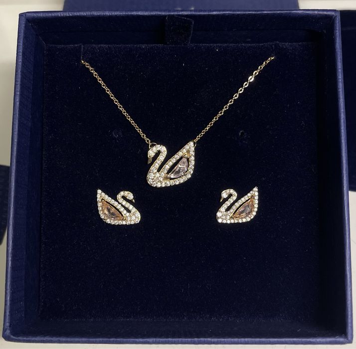 Комплект обеци и колие на Сваровски / Swarovski