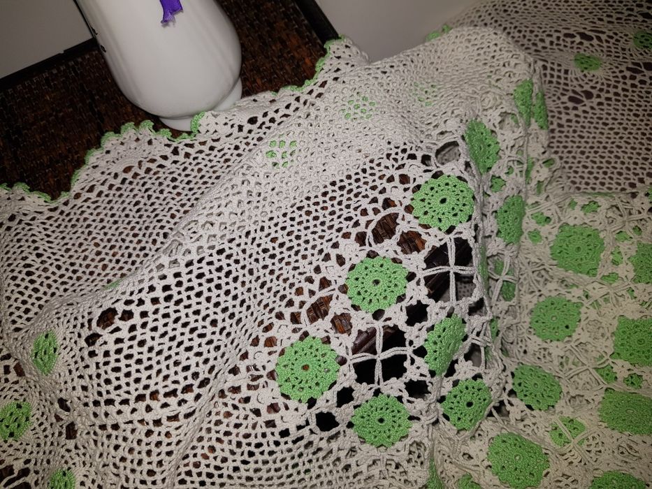 Cuvertura macrame crosetata manual pentru pat dublu