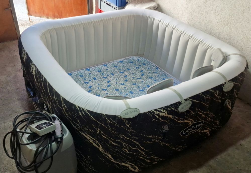 Geacuzi gonflabil.  Piscină
