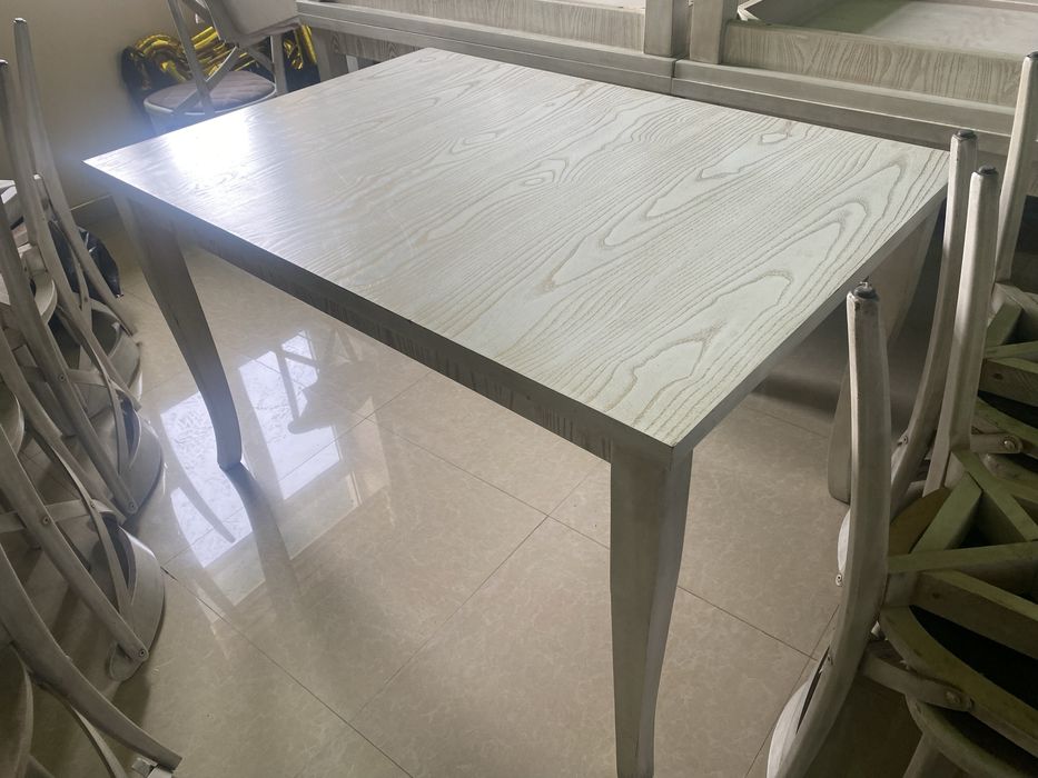 Срочно продается стол стулья