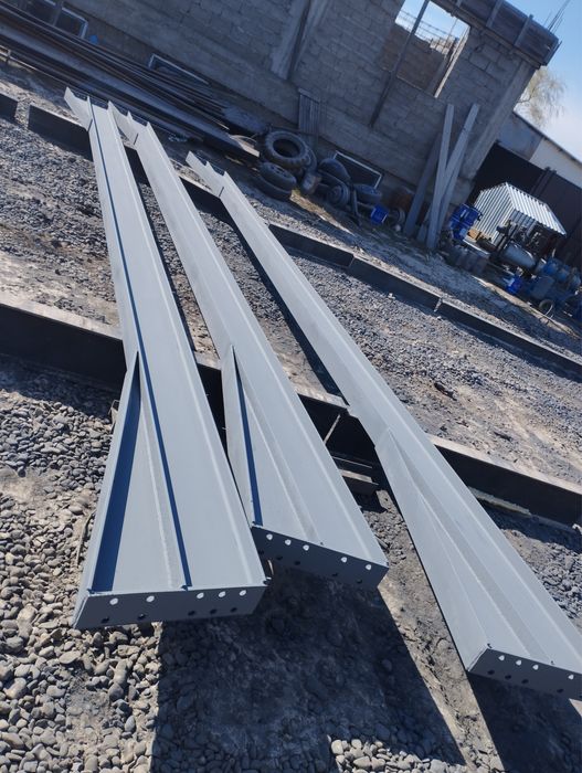 Turnare cuzineti hale metalice cu panouri sandwich cu proiect