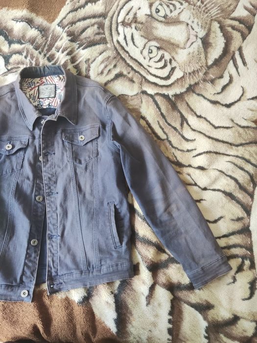 Продам мужскую джинсовку.