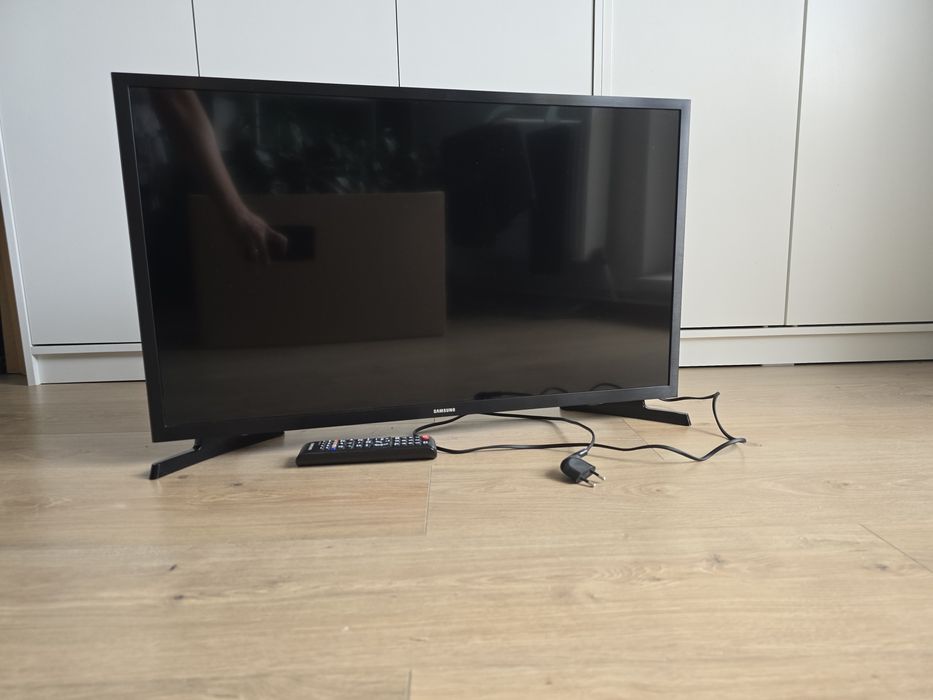 Vând televizor Samsung UE32N4000AK, diagonală 32" (80 cm)