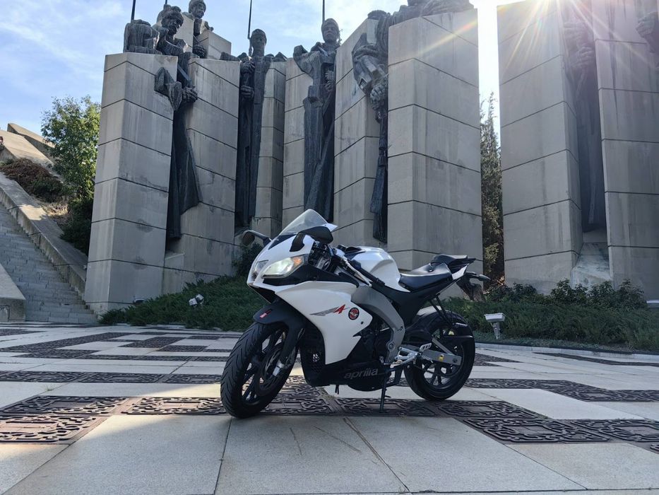 Aprilia rs  125 .