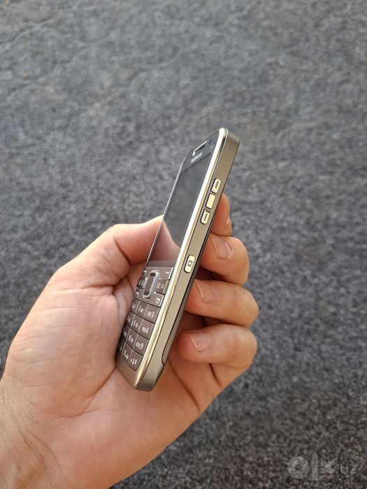 Nokia E52 sotladi rodnoy