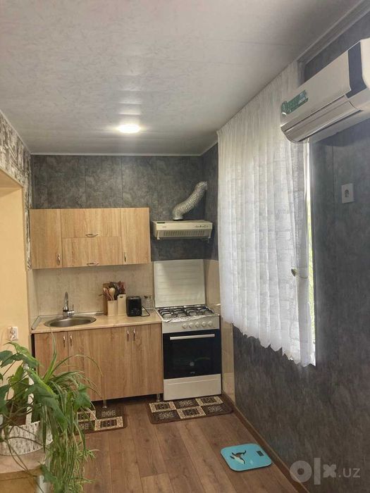 Продается квартира 2/4/4 Юнусабад 14, частично с мебелью и техникой