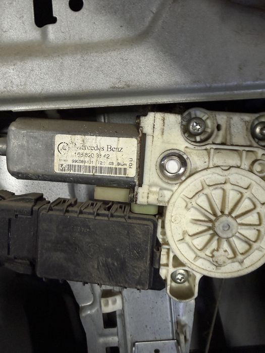 Продам дверь А160 W168 Mercedes